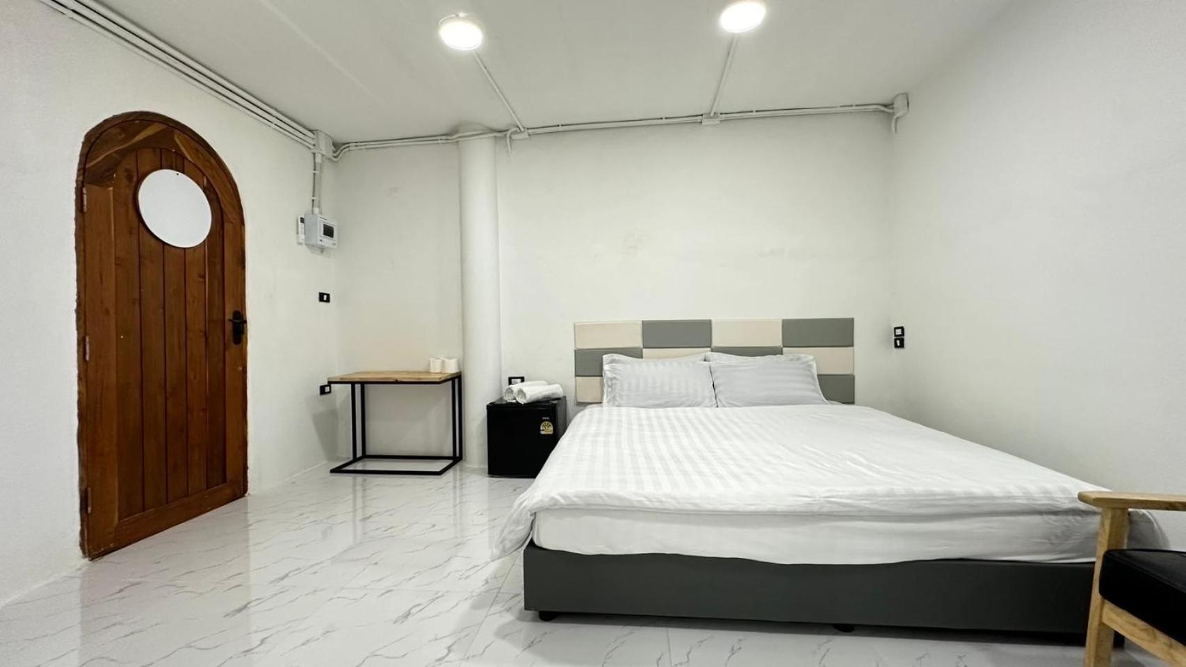Megun 10 L Apartment Bangkok Luaran gambar